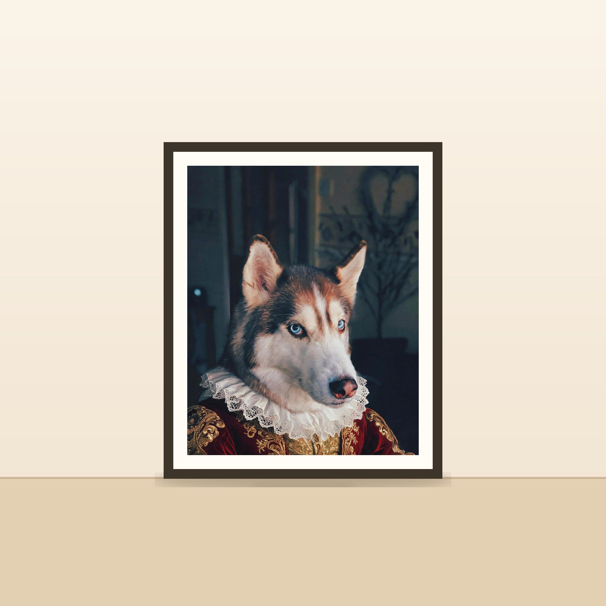 Le Portrait d'Apparat — portrait d'animal sur-mesure encadre, pose contre un mur