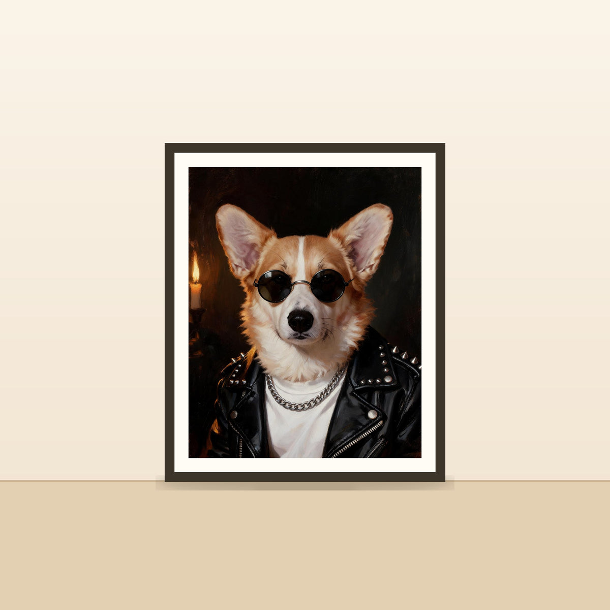 La Rockstar — portrait d'animal sur-mesure encadre, pose contre un mur